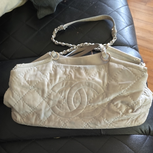 Chanel Quilted Leather Shoulder Bag - Picture 1 of 6